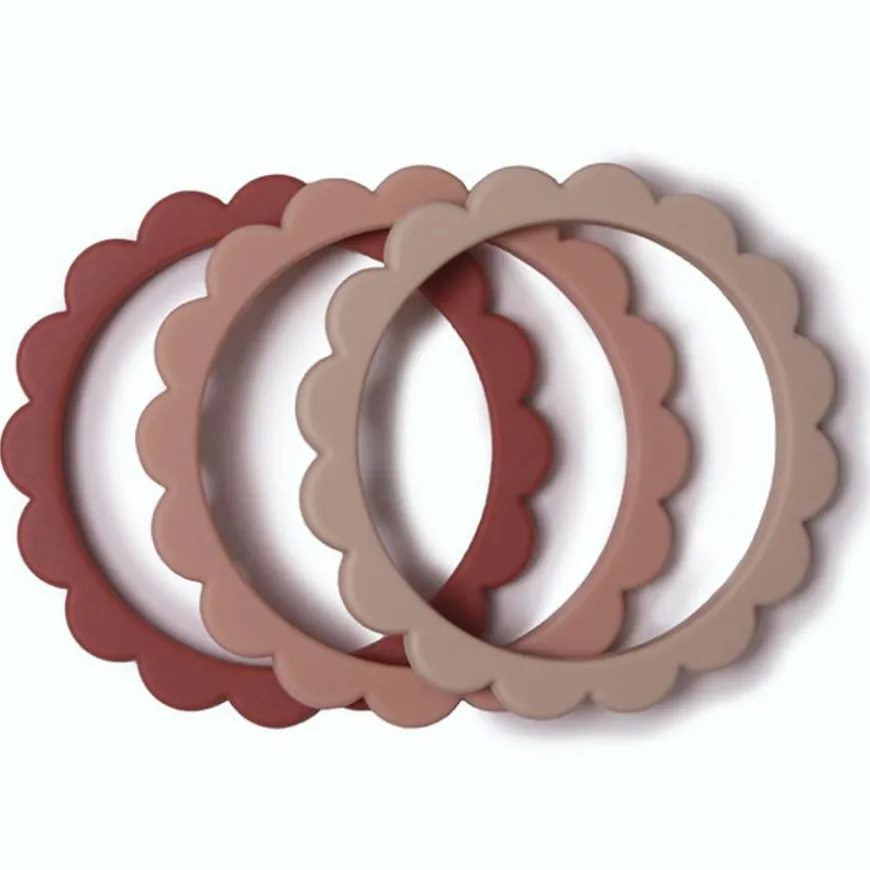 Mushie Flower Bijtring Armband Blush