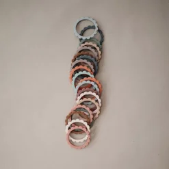 Mushie Flower Bijtring Armband Blush