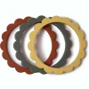 Mushie Flower Bijtring Armband Clay